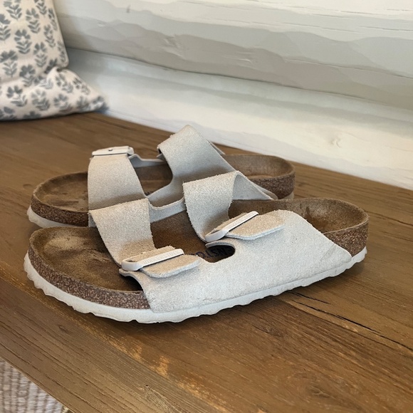 White suede Arizona Birkenstocks - Picture 3 of 5